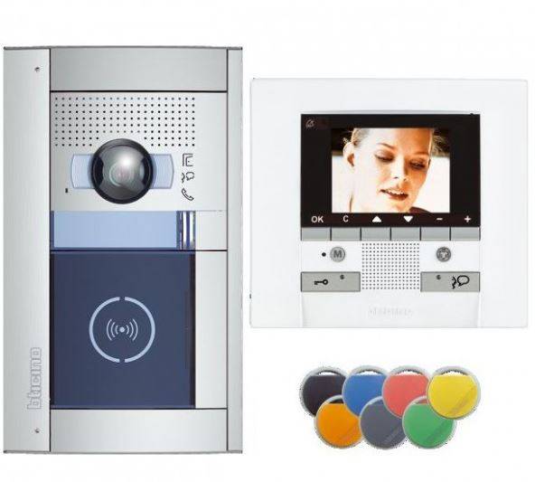 interphone à badge de marque BTICINO COFREL